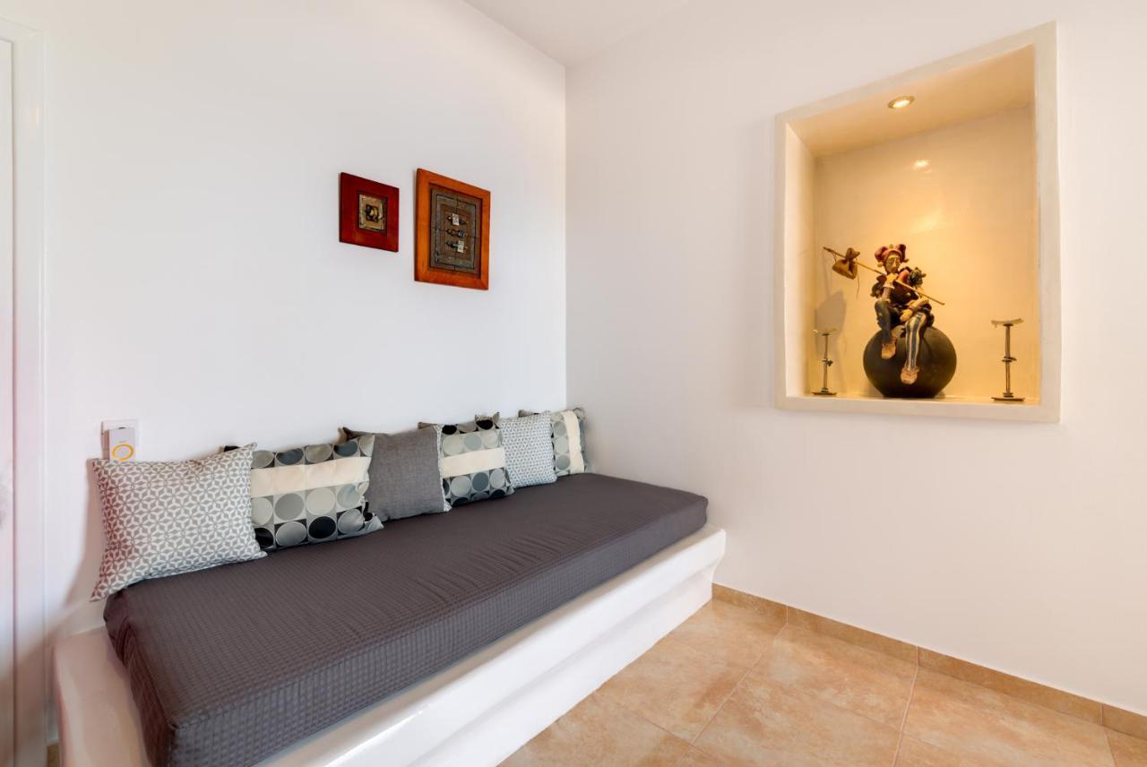 Moschatos Beach House Kamari  Exterior photo