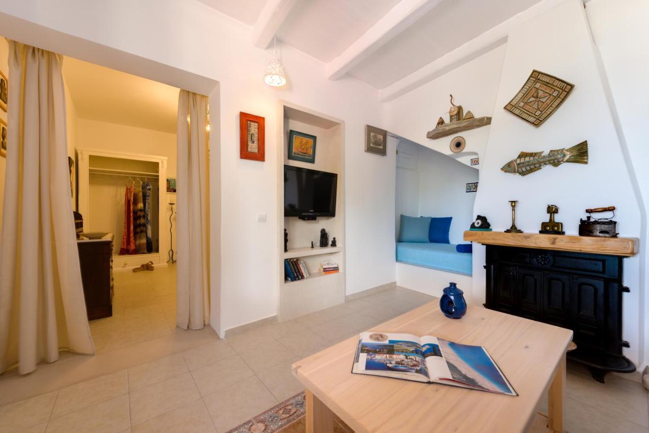 Moschatos Beach House Kamari  Exterior photo