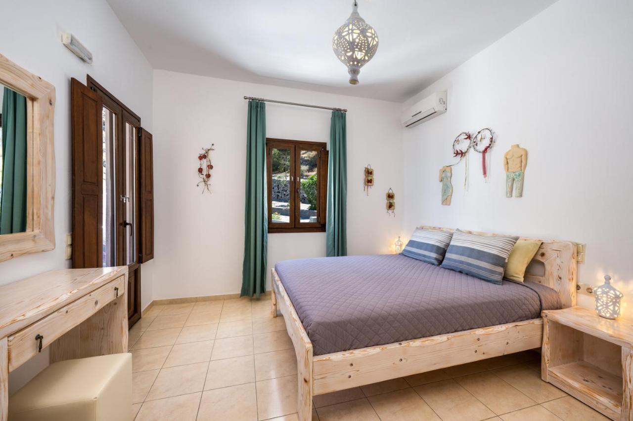 Moschatos Beach House Kamari  Exterior photo