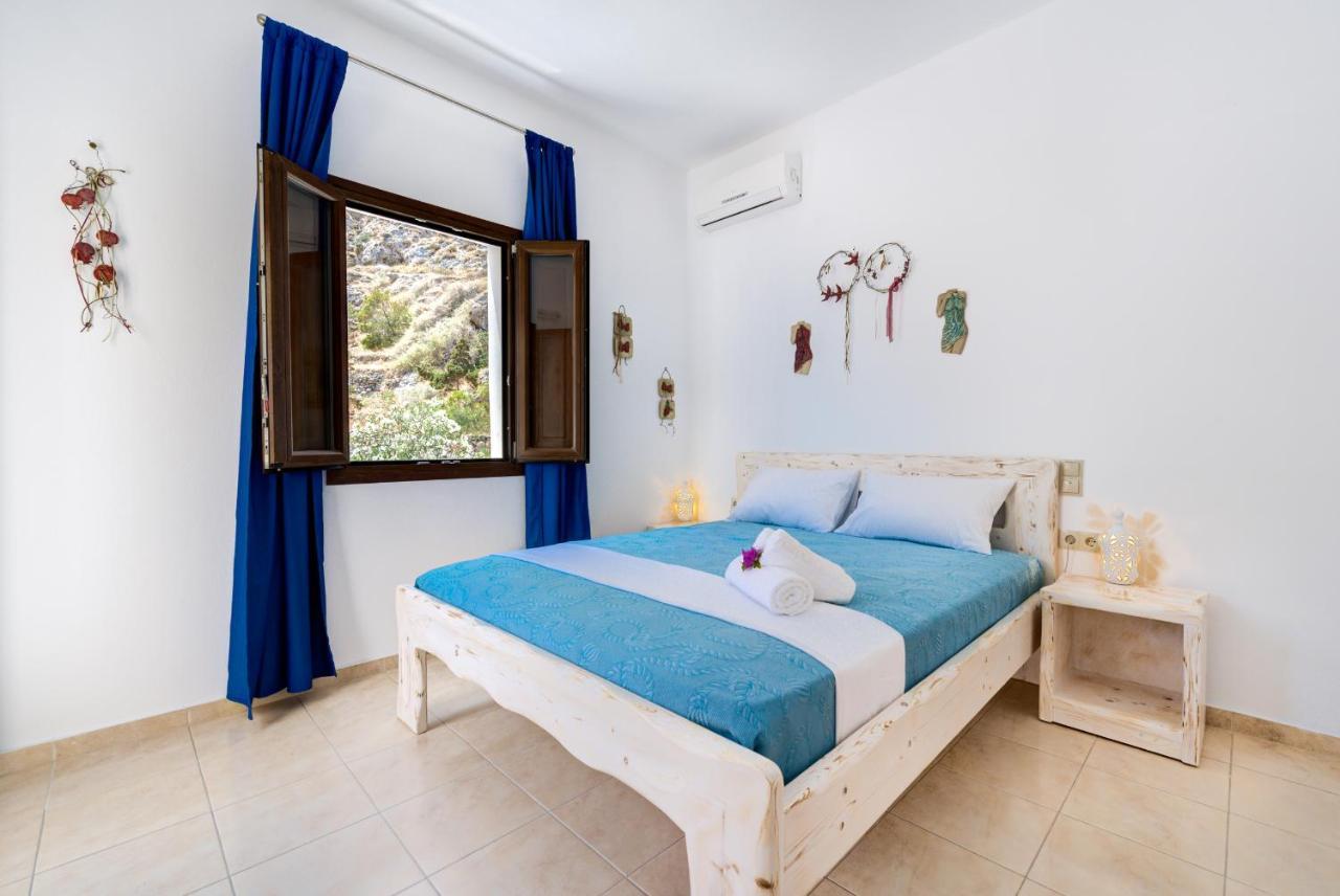 Moschatos Beach House Kamari  Exterior photo
